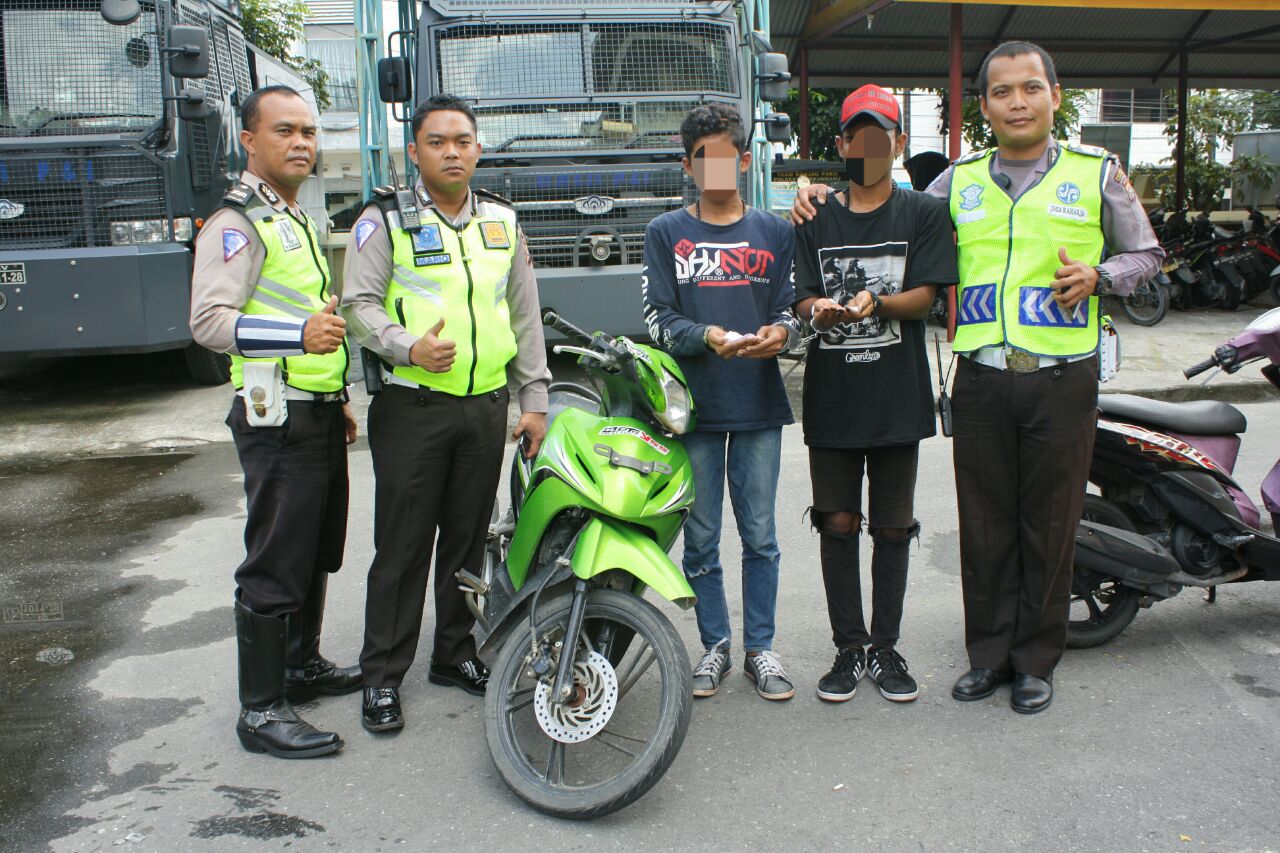 Dua Polantas Di Pekanbaru Berhasil Mengamankan Dua Pria Yang Diduga Miliki Ganja