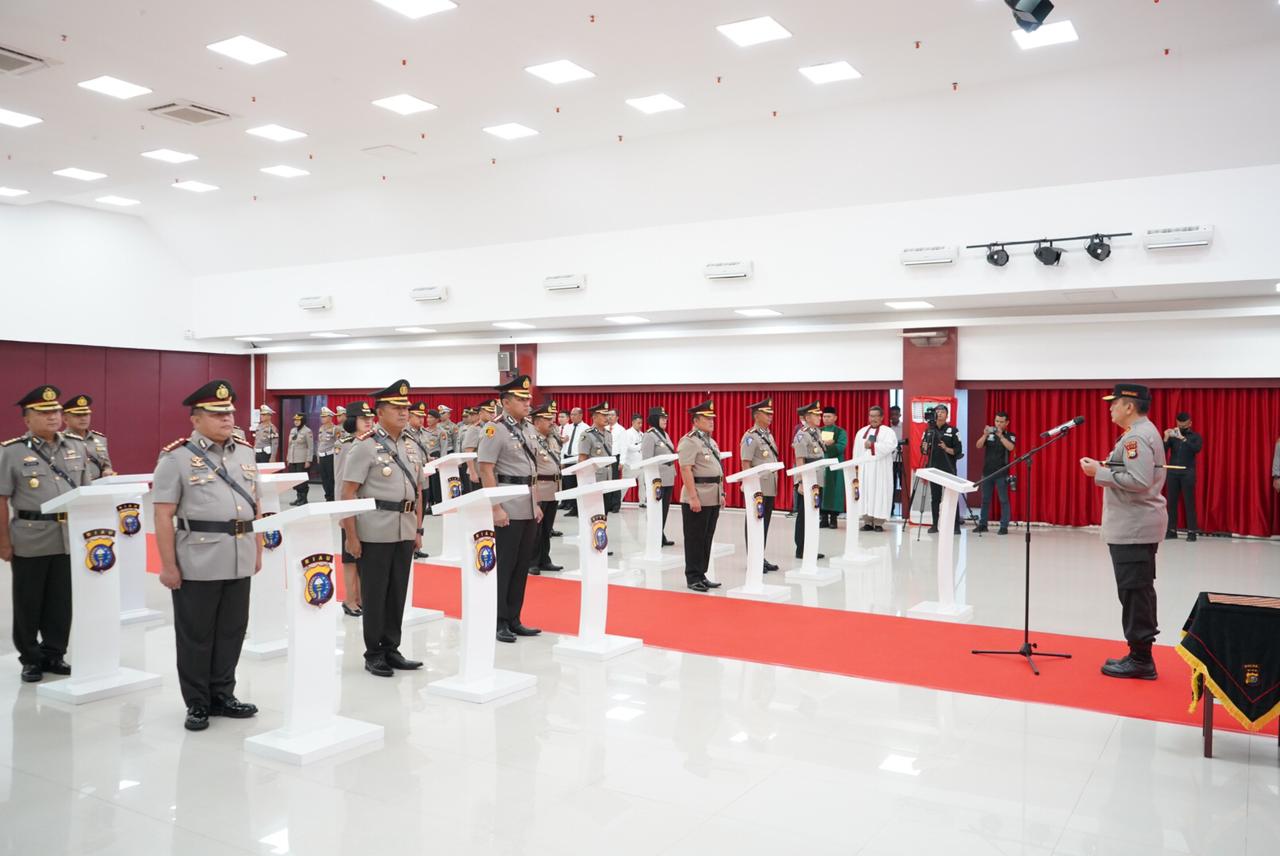 Beberapa Pejabat Utama dan Kapolres Jajaran Polda Riau Diserahterimakan