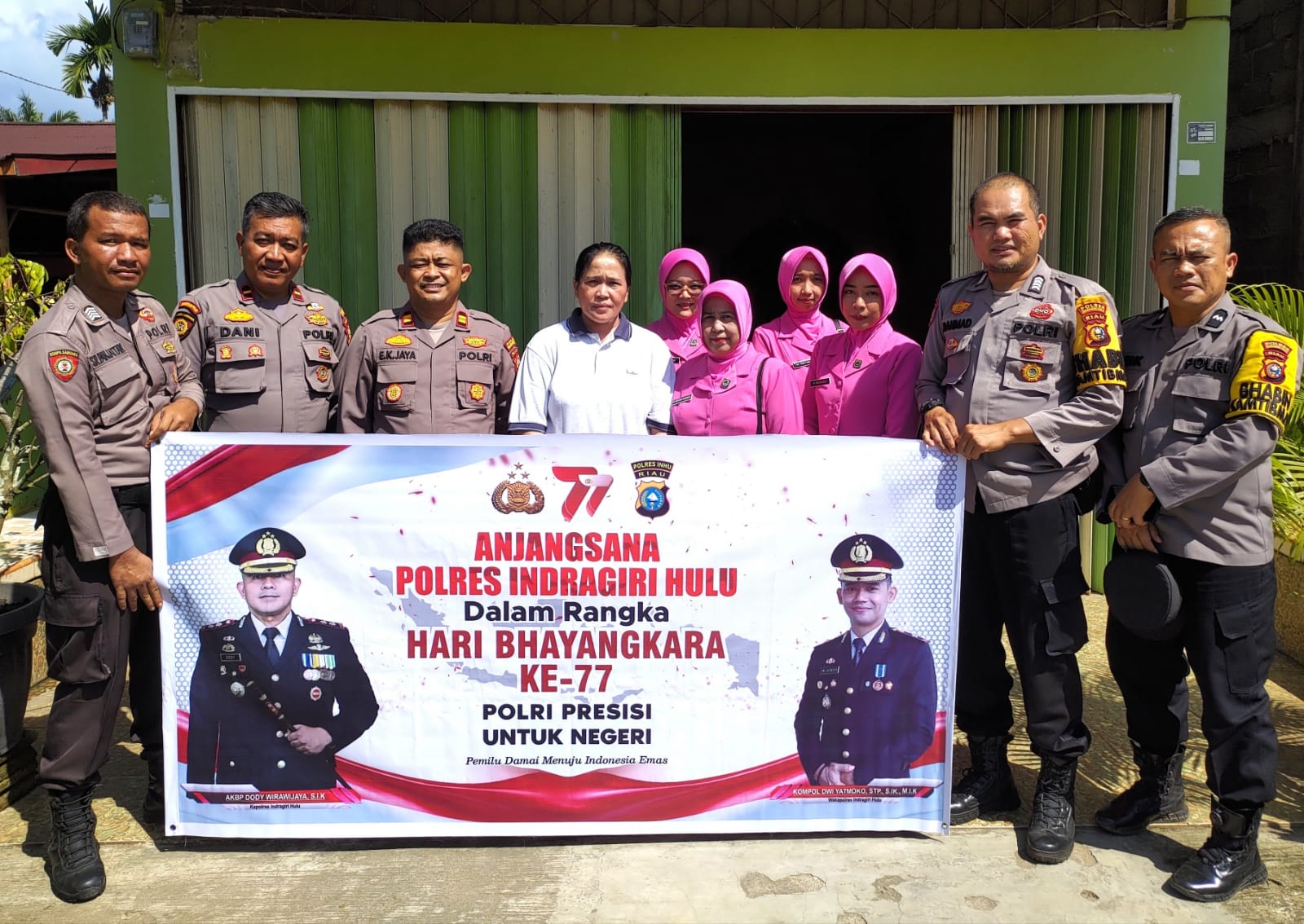 Sempena Hari Bhayangkara ke 77, Polsek Lirik Anjangsana ke Rumah Purnawirawan Polri