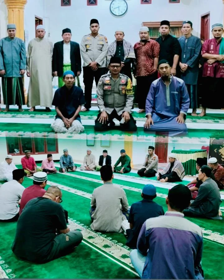 Polsek Pangkalan Kerinci Gelar Subuh Keliling, Serukan Jaga Kamtibmas