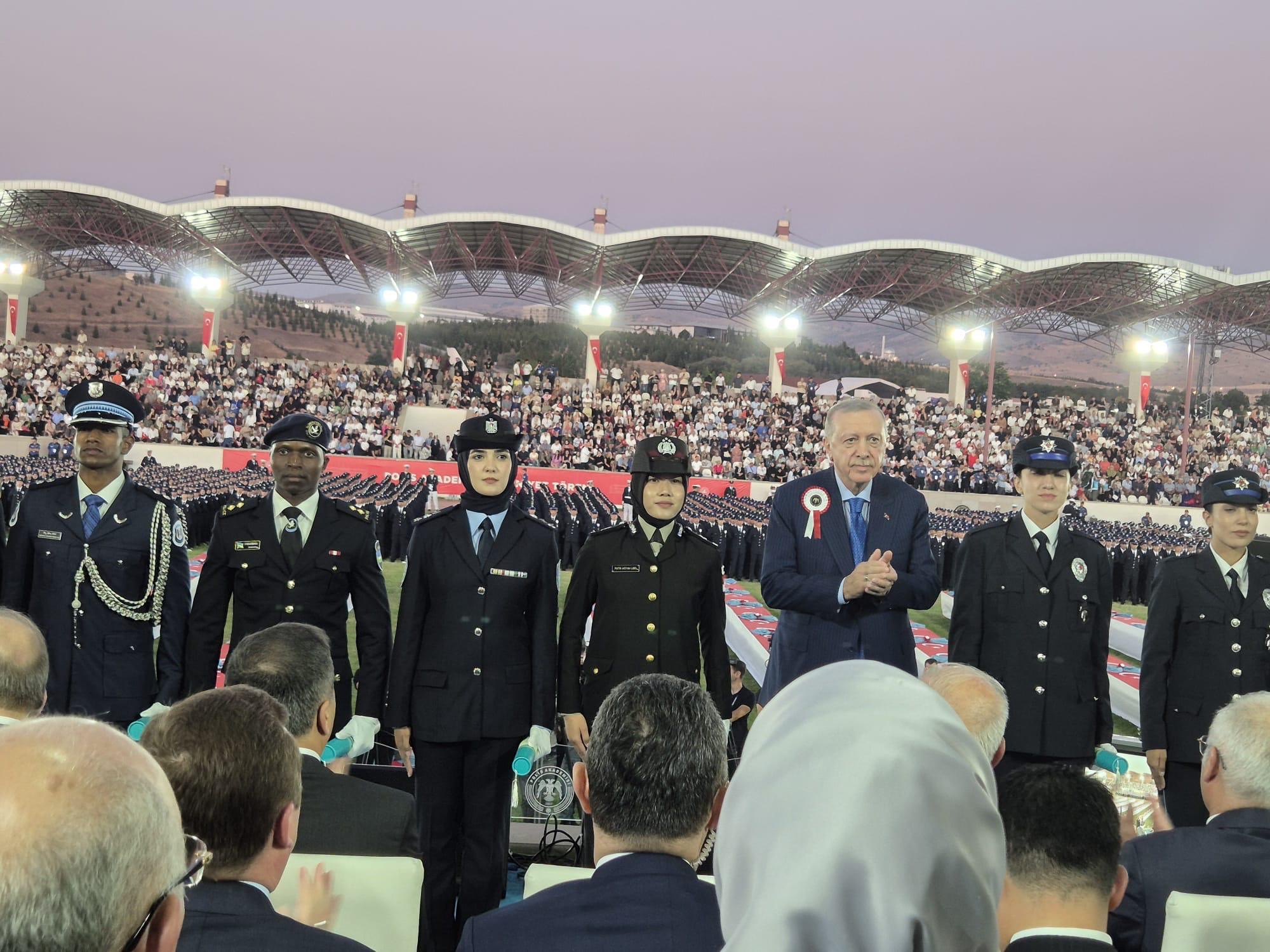 Dua Bintara Polri Polda Riau Lulus Pendidikan Kepolisian Internasional di Turkiye, Dilantik Langsung oleh Presiden Erdogan