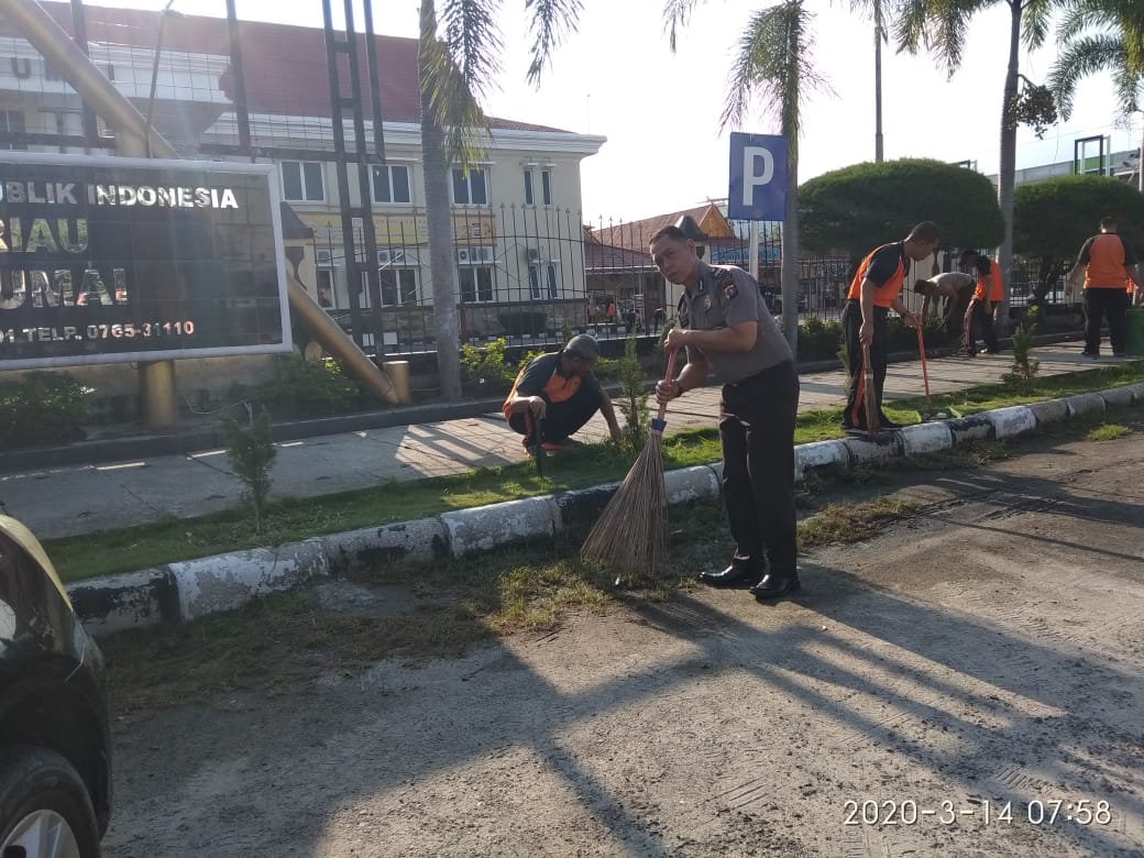 Polres Dumai Kerja Bakti Serentak Untuk Cegah Wabah Penyakit Menular