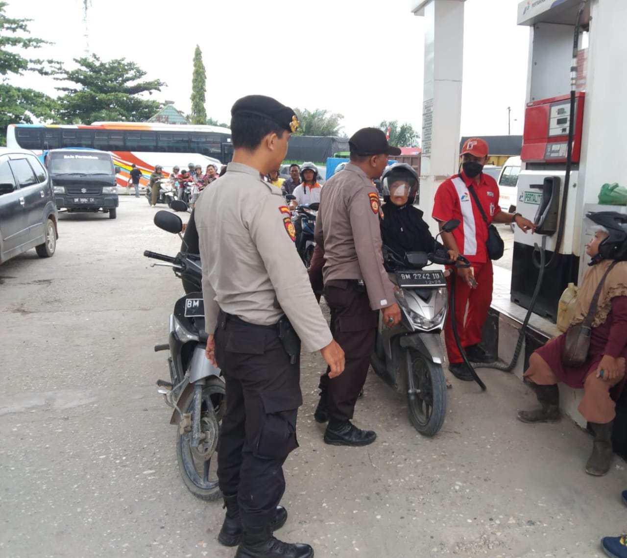 Polsek Pangkalan Kerinci Patroli di SPBU, Pastikan Kondisi Kondusif