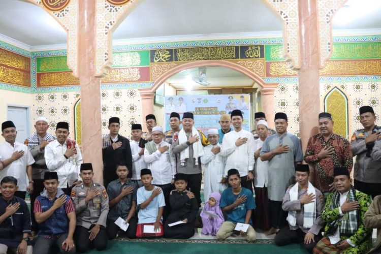 Polres Pelalawan Laksanakan Sholat Subuh Berjamaah di Masjid Al-Mujahidin Desa Delik