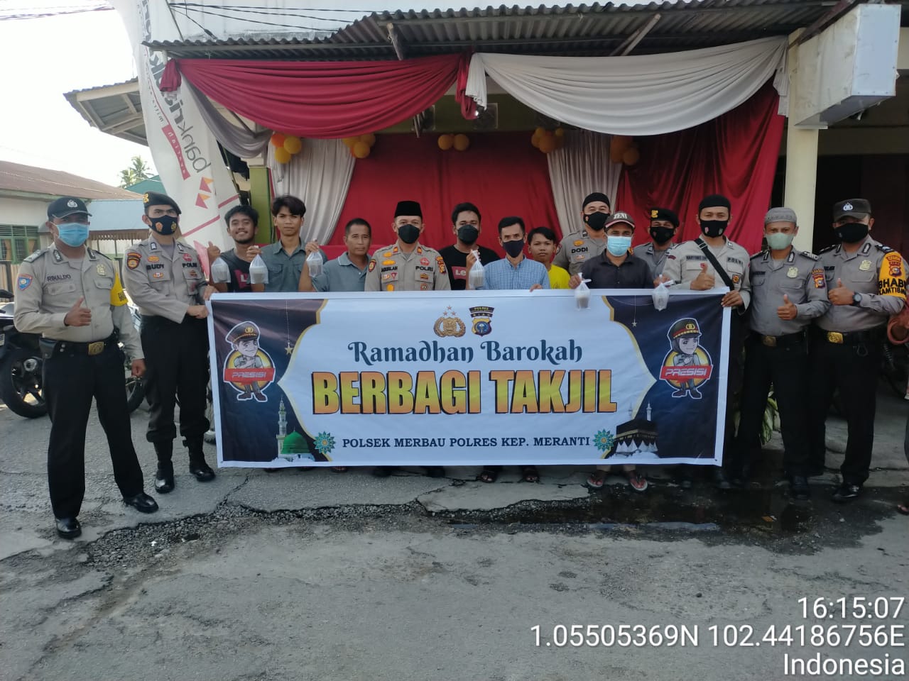 Ramadhan Barokah, Polsek Merbau Berbagi Ratusan Takjil kepada Masyarakat