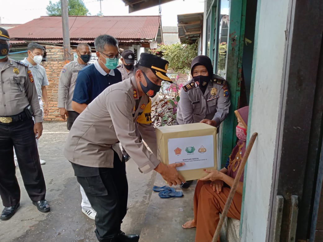 Kapolresta Pekanbaru Salurkan Bantuan 10 Ton Beras dari Yayasan Budha Tzu Chi Indonesia