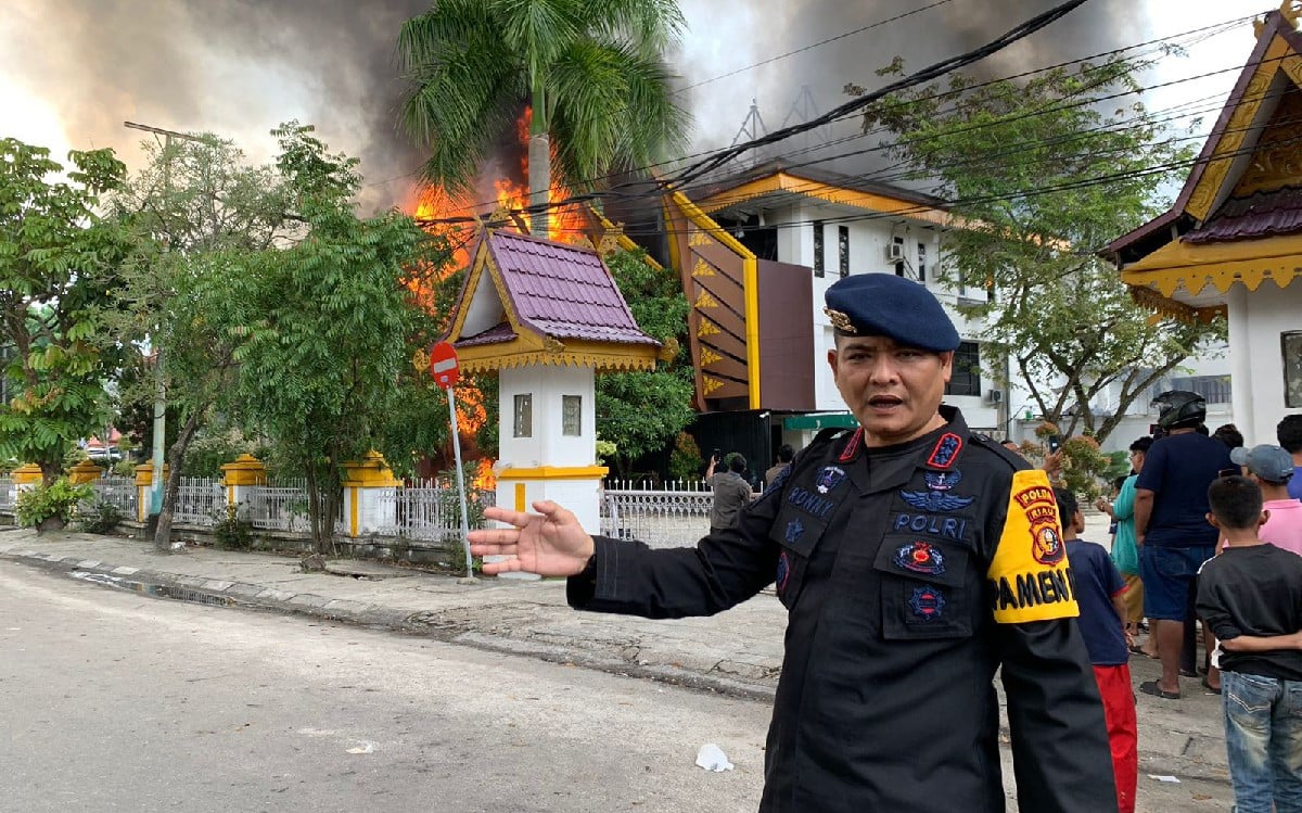 Polisi Selidiki Penyebab Gedung MPP Pekanbaru Kebakaran