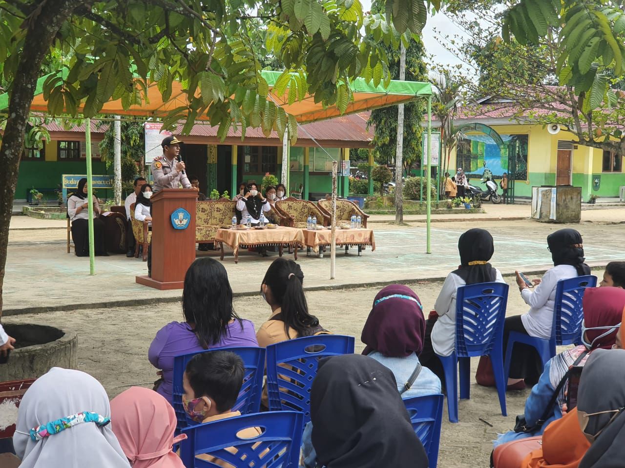 Kapolsek Siak Hulu Sosialisasi Vaksin di SDN 011 Desa Baru Siak Hulu Kampar.