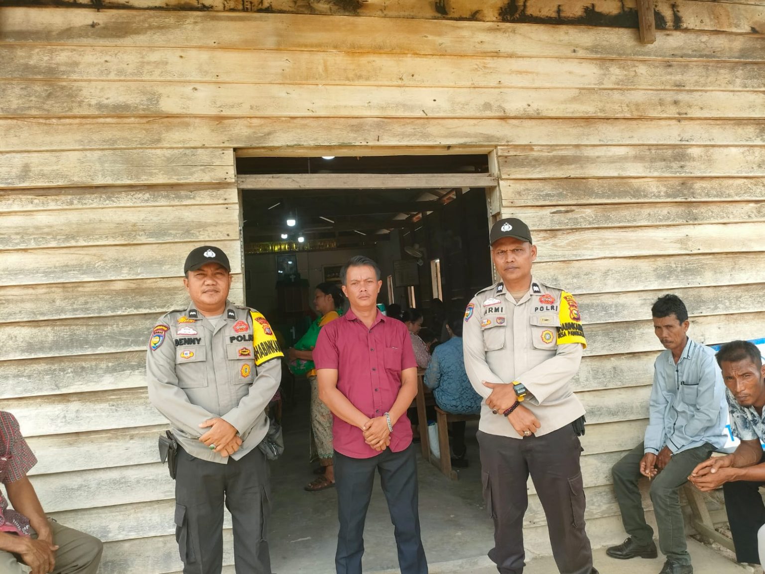 Minggu Pagi Polsek Teluk Meranti Lakukan Pengamanan di Gereja