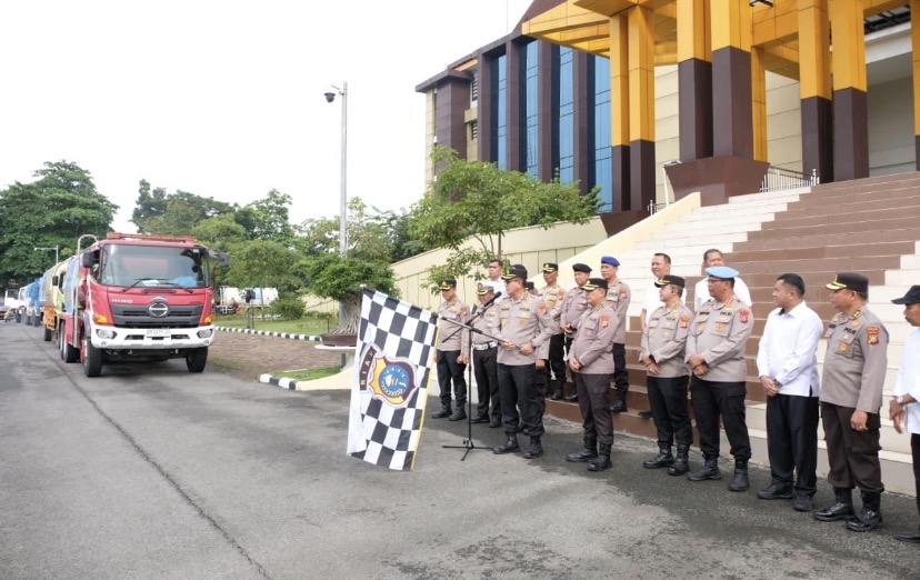 Bantuan Polda Riau ke Agam Tak Putus, Kini Kirim 30 Tangki Air