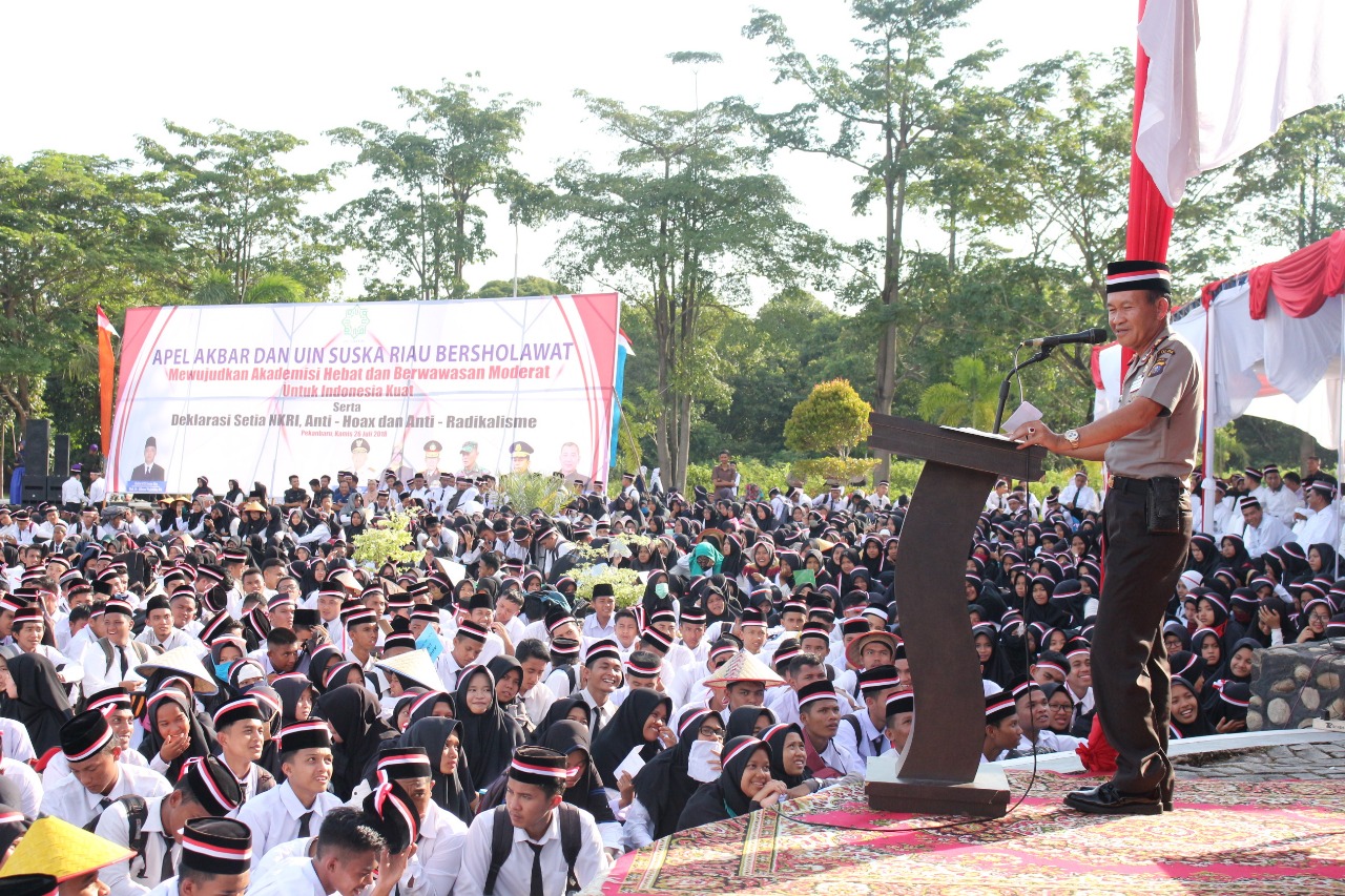 Kapolda Riau Hadiri Apel Akbar Dan Gebyar Shalawat Bersama Forkopimda dan Kampus UIN Suska Riau