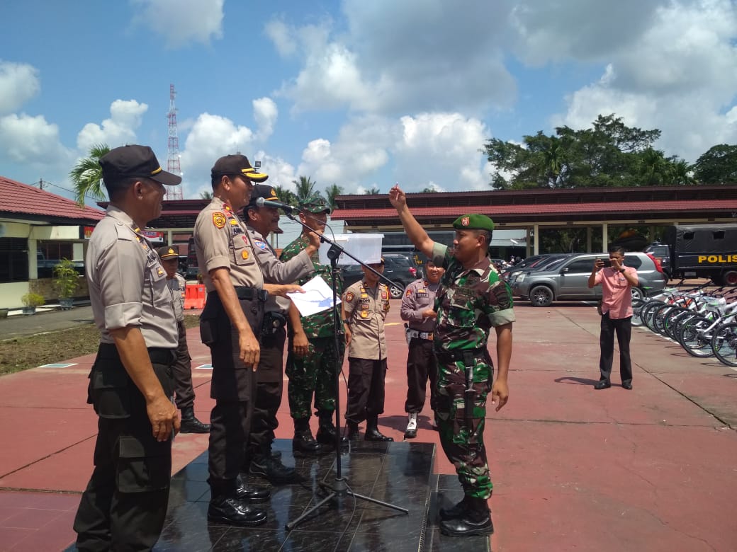 Kegiatan Penyerahan 30 Unit Sepeda Kepada Bhabinkamtibmas dan Bhabinsa di Halaman Mapolres Inhu