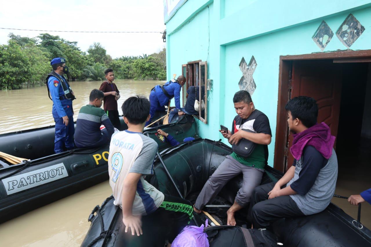 Ditpolair Polda Riau Turunkan Tim Evakuasi Warga Terdampak Banjir