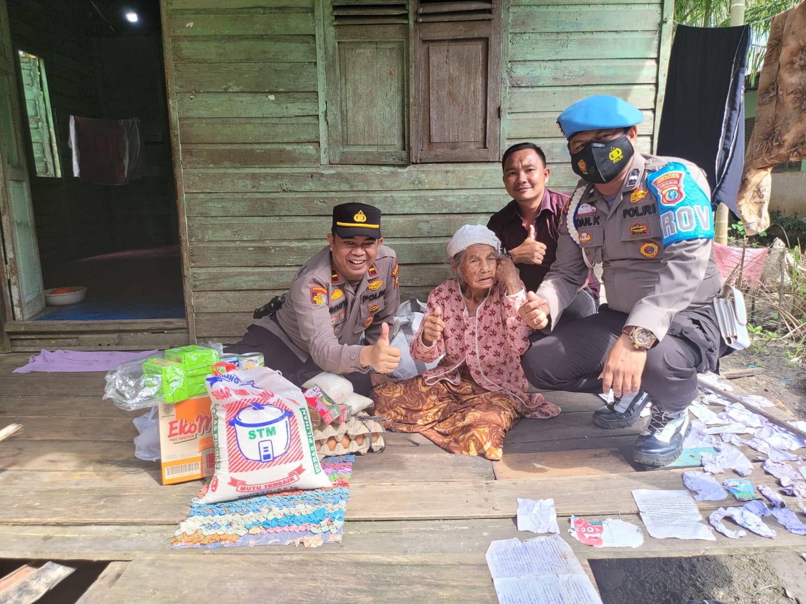 Polsek Rimba Melintang Sambangi Warganya Sambil Berikan Bantuan