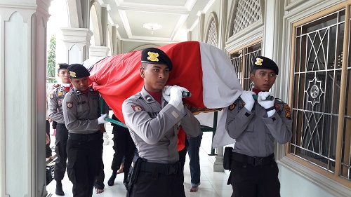 Polres Indragiri Hilir Berduka, Almarhum AIPTU Yasbudi Dilepas Dengan Tembakan Salvo