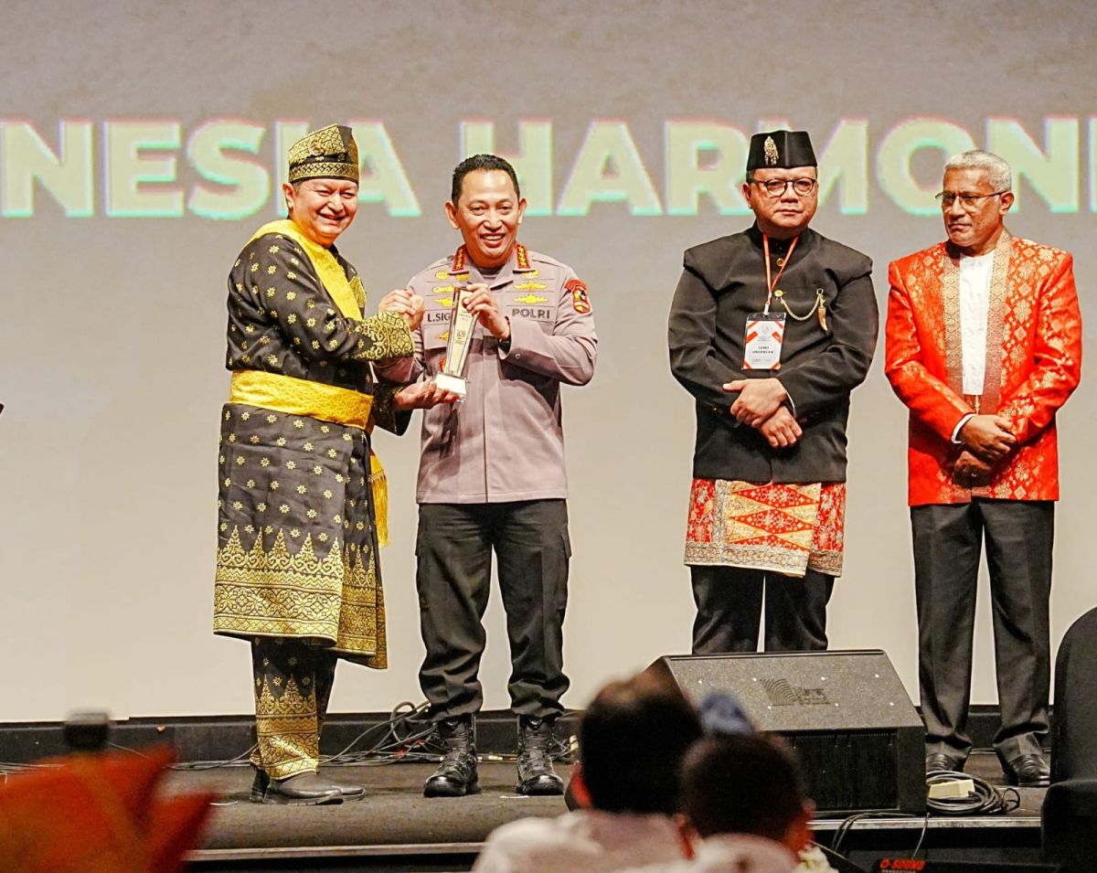 Kapolri Jenderal Pol. Listyo Sigit Raih Penghargaan di BNPT Award ke-13