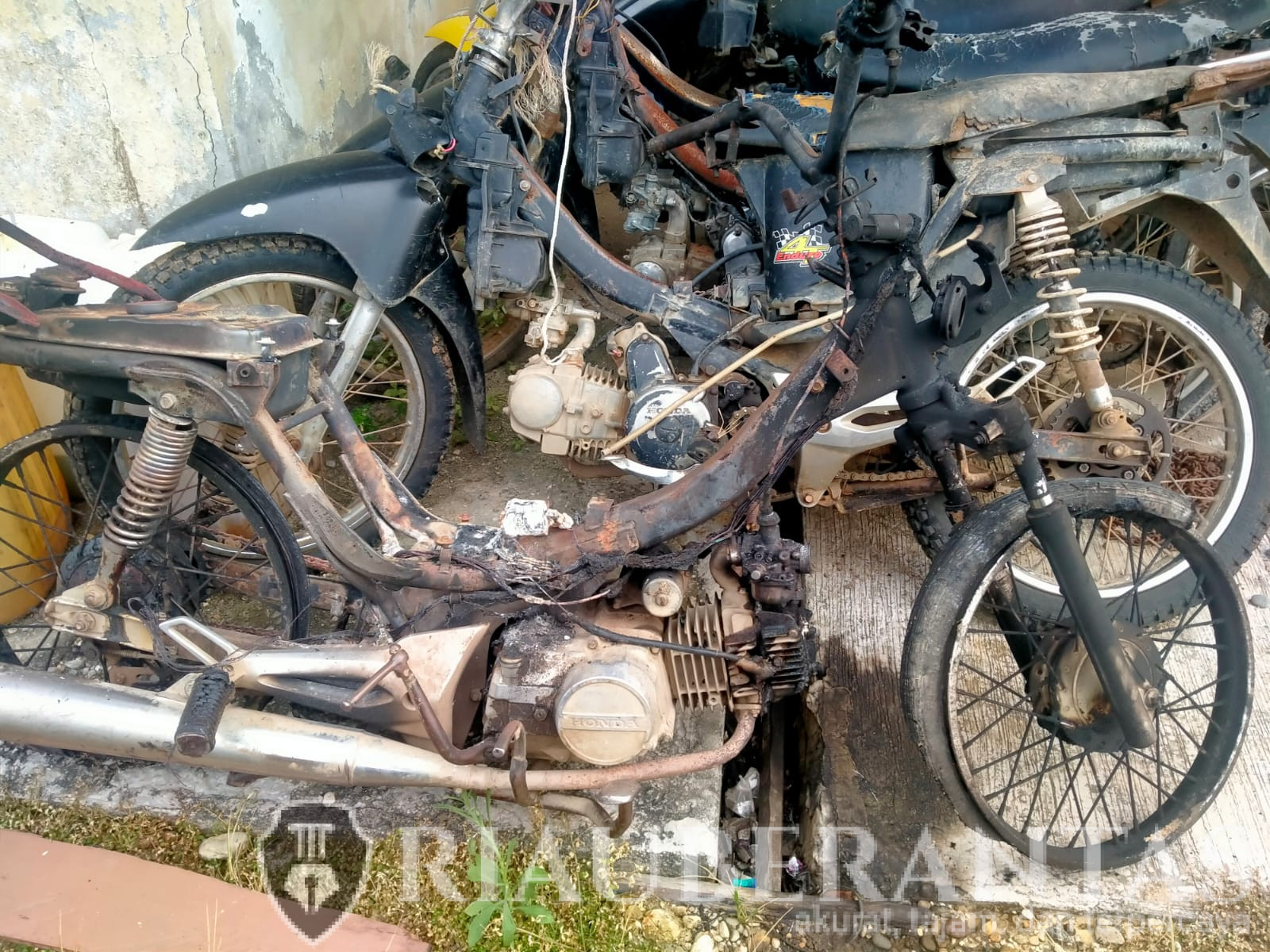 Gercep Personil Polsek Kuntodarussalam, Tangani Peristiwa TP Penganiayaan Serta Pembakaran Sepeda Motor