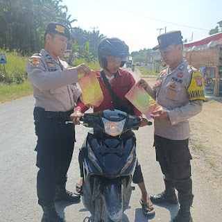 Personil Polsek Kerumutan Sebarkan Maklukmat Kapolda Riau, Cegah Karhutla