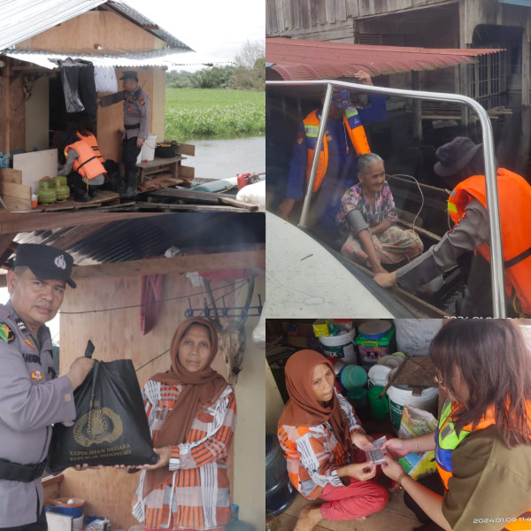 Tim Kesehatan Polres Pelalawan Cek Kesehatan Warga Terisolir Banjir