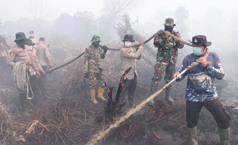 Hotspot Kampar Tinggal Dua Titik, 283 Personel Gabungan Intensifkan Pendinginan Karhutla