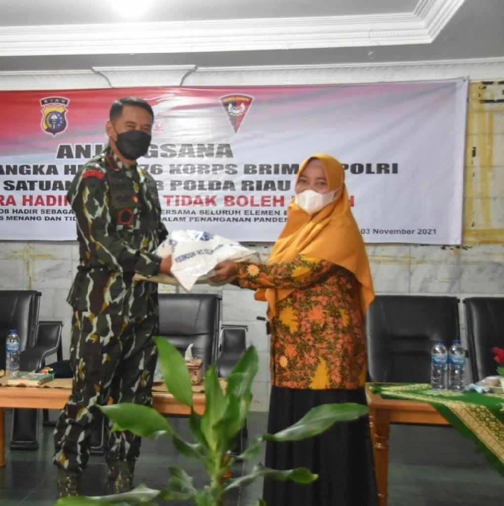 Satuan Brimob Polda Riau Anjangsana ke Panti asuhan Dalam Rangka HUT ke 76 Korps Brimob Polri 