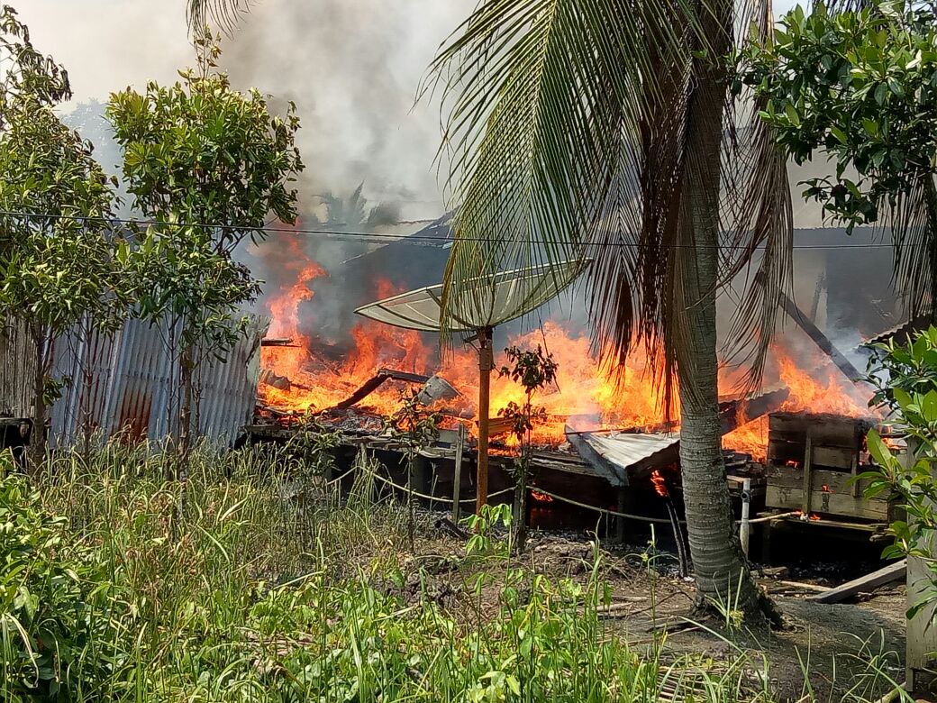 Telah Terjadi Kebakaran Yang Menghanguskan 2 unit Rumah Di Kecamatan Kuala Indragiri