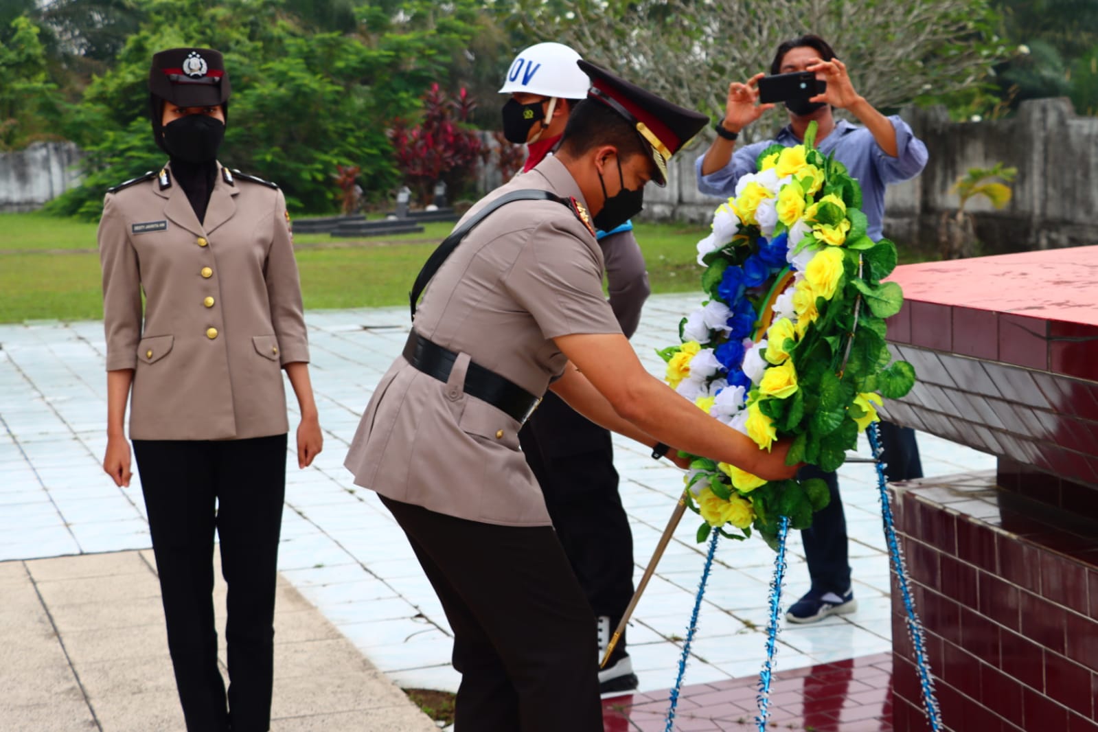 Upacara dan Ziarah Makam Pahlawan Hari Bhayangkara Berlangsung Khidmat