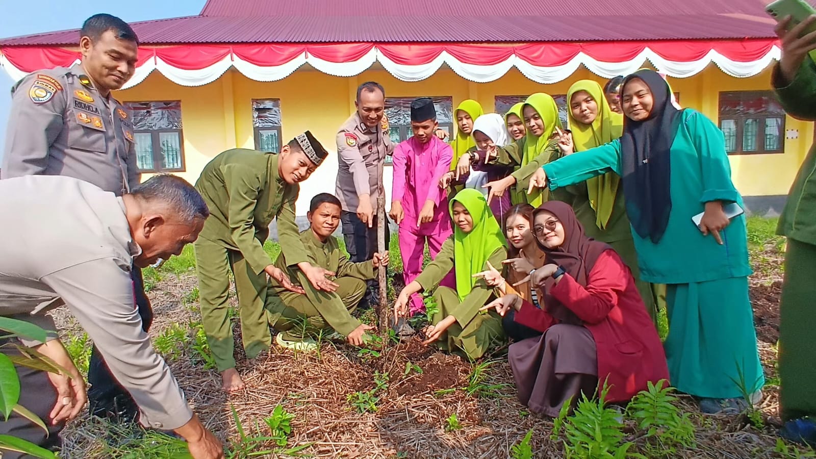 Kepala Sekolah SMA 18 Apresiasi Program Green Policing Melibatkan Generasi Z