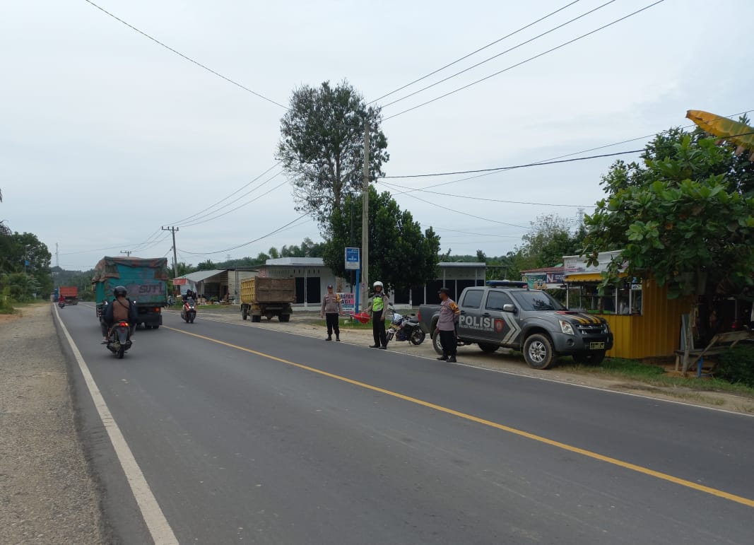 Polsek Pangkalan Lesung Patroli di Jalan Lintas Cegah Lakalantas