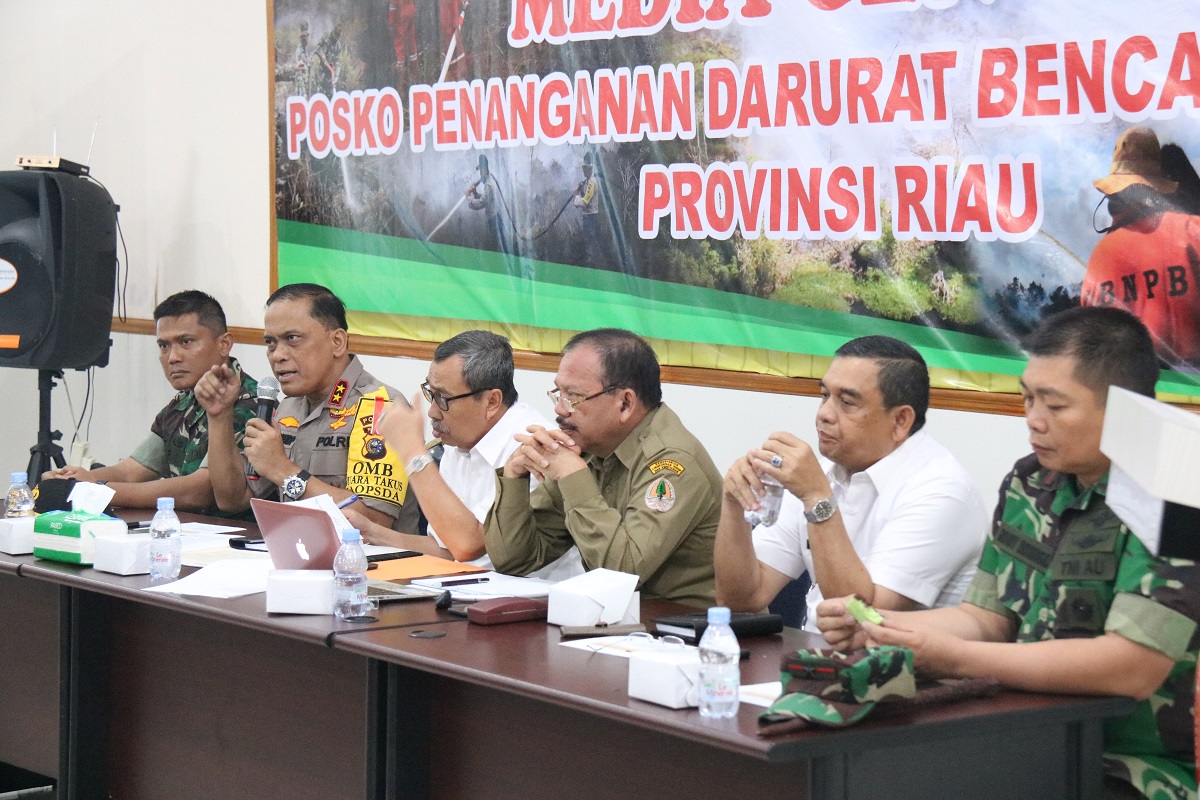 Gubenur Riau dan Kapolda Riau Pimpin Rakor Penanganan Darurat Bencana Kahutla Di Provinsi Riau