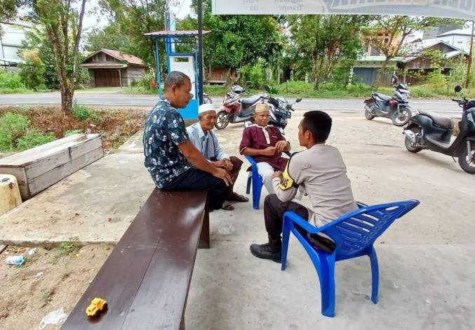 Bhabinkamtibmas Teluk Meranti Jaga Kondusifitas Pasca Pencoblosan, Sambangi Tokoh Masyarakat