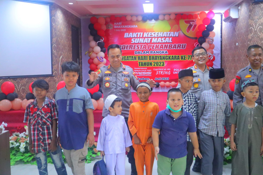 Dalam Rangka Hut Bhayangkara ke-77, Polresta Pekanbaru Gelar Sunat Massal