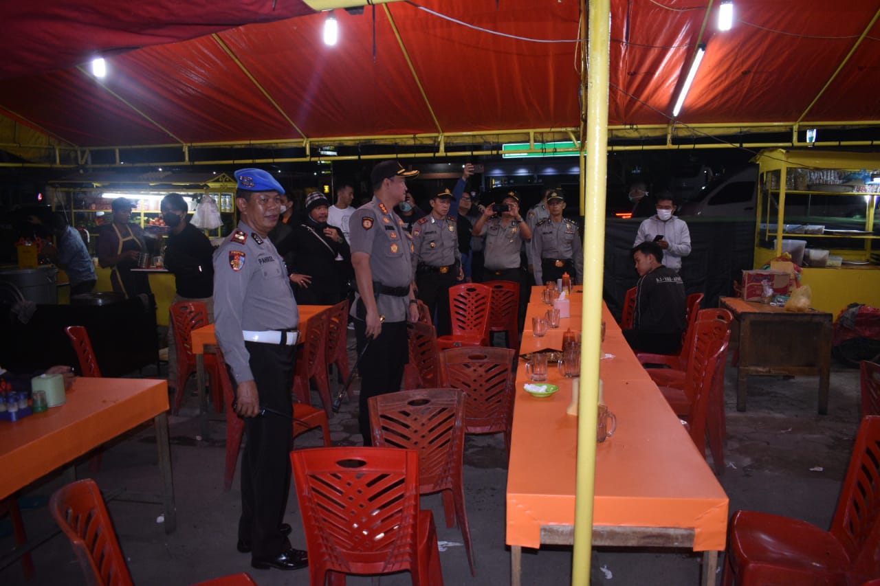Kapolresta Pekanbaru Keliling Kota, Himbau  Masyarakat cegahan Covid-19 Dengan Berdiam Dirumah