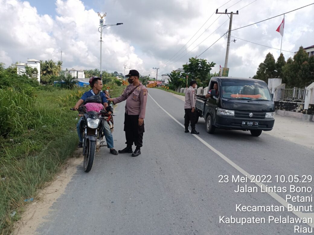 Polsek Bunut Razia Vaksinasi Dosis I, II, III ( Booster) Di Jalan Lintas Bono