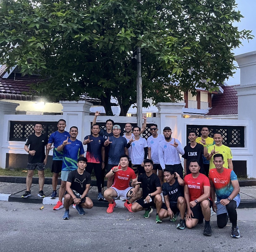 Hut ke 80, Brimob Polda Riau Adakan Event Lari Unik Berkelompok Sejauh 8 KM