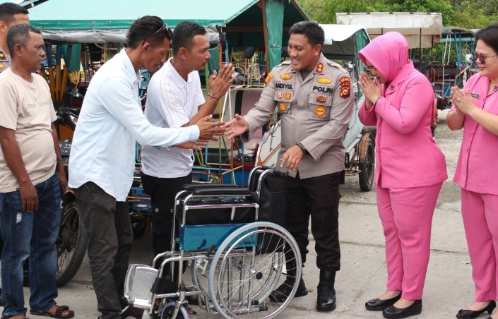 Kapolres Meranti Respon Cepat Bantu Kursi Roda Untuk Kebutuhan Pelabuhan Tanjungharapan