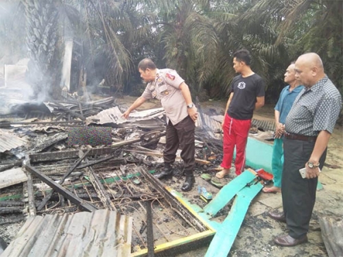 Di Tenayan Raya Pekanbaru: Cafe Sekaligus Rumah Terbakar , Satu Tewas