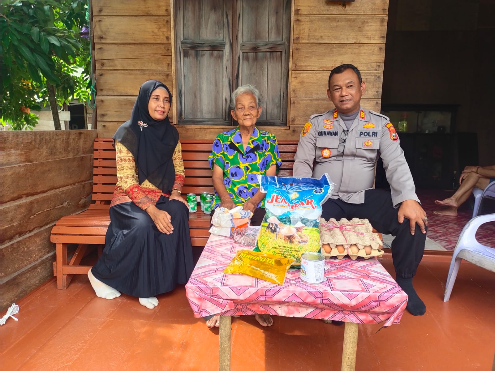 Jumat Barokah, Polsek Tebingtinggi Kembali Bantu Warga Kurang Mampu