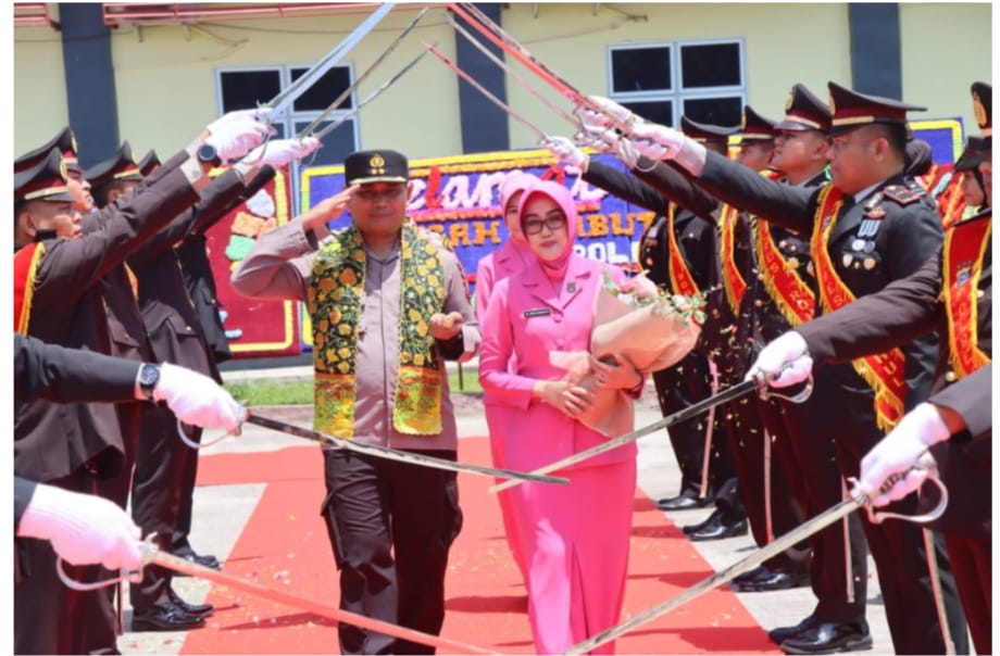 Polres Rohul Gelar Parade Pedang Pora Sertijab Kapolres Rokan Hulu