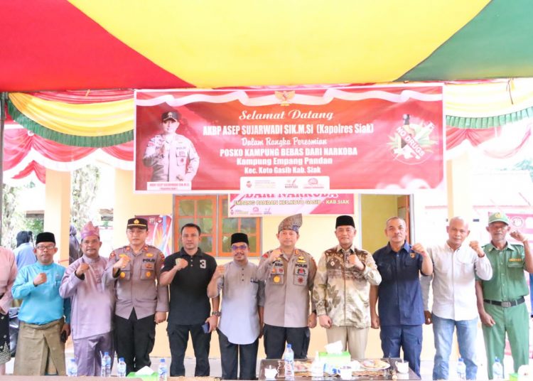 Kapolres Siak AKBP Asep Sujarwadi Resmikan Posko Kampung bebas dari Narkoba di Dusun Pandan Mukti Kampung Empang Pandan Kecamatan Koto Gasib