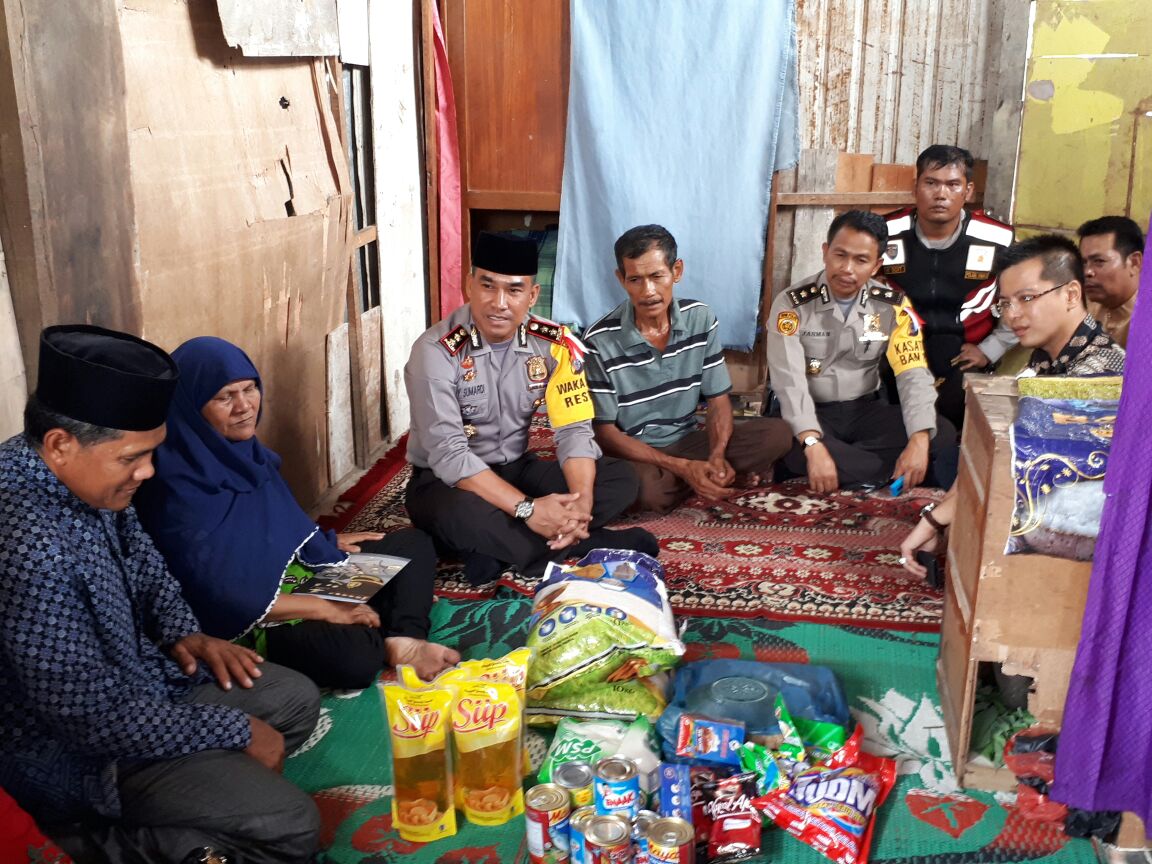 Pak Warso Seorang Kuli Bangunan Dikunjungi Tim Jumat Barokah 