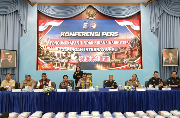 Polda Riau Gagalkan Peredaran 34,9 Kg Sabu, Lima Tersangka Ditangkap