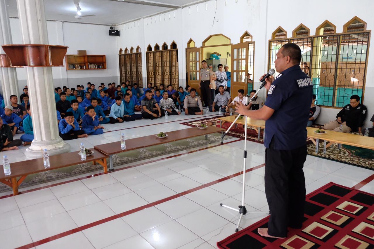 Divisi Humas Mabes Polri Silaturahmi Ke Sekolah Di Kabupaten Kampar