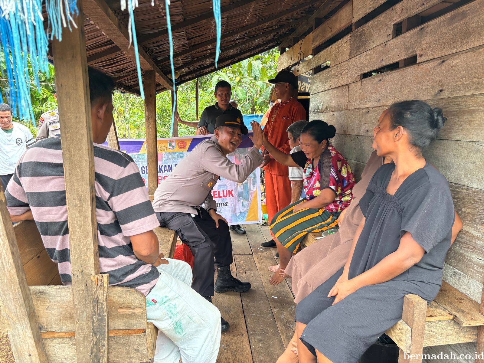 Kapolsek Kuala Kampar Gelar Jumat Curhat dan Sosial untuk Pastikan Pilkada Aman dan Damai