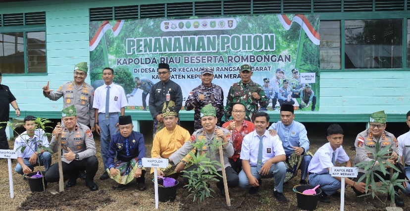 Kapolda Riau Susur Sungai Jelajah Kampung, Ajak Warga Jaga Budaya dan Alam