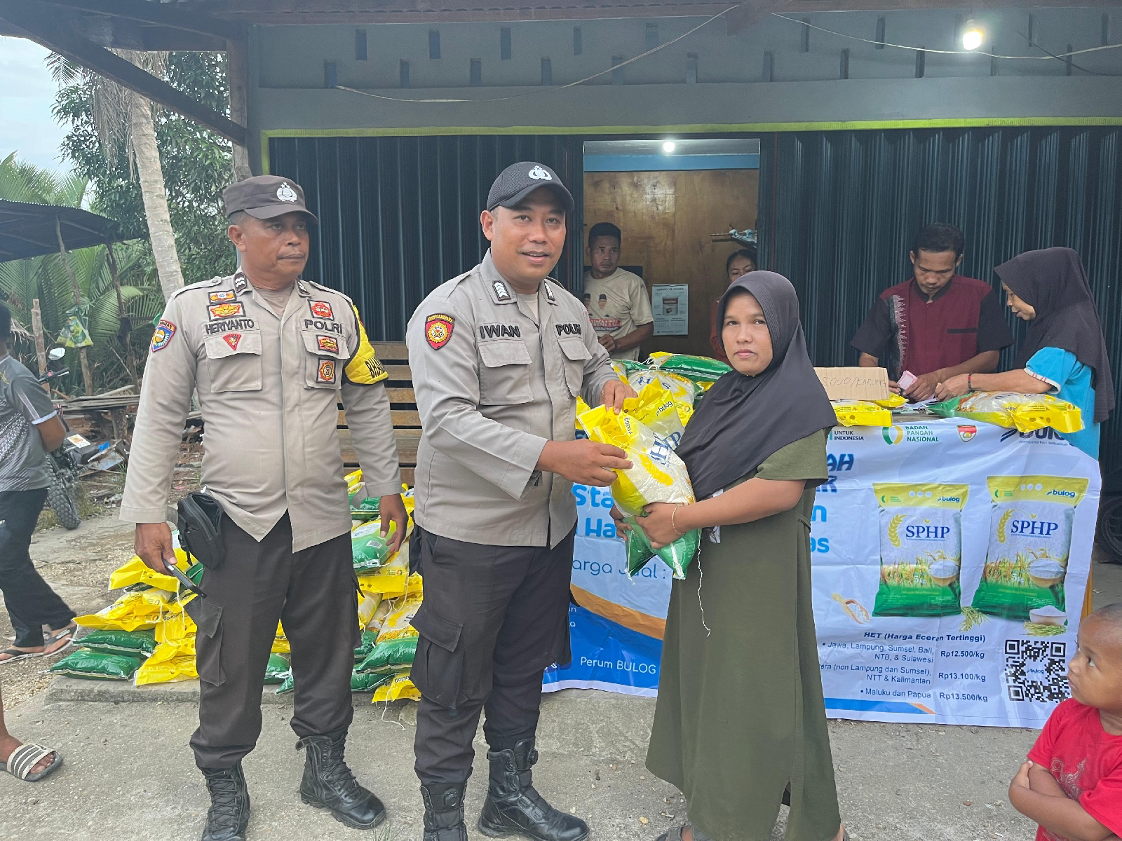 Polsek Gaung Gelar Gerakan Pangan Murah, 400 Karung Beras SPHP Terjual