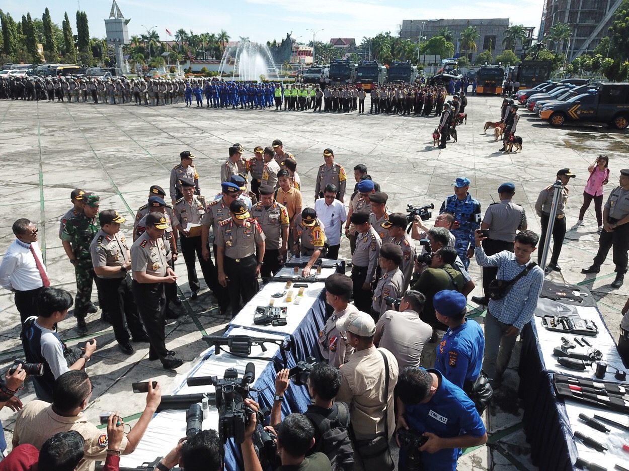 Kabaharkam Polri Pimpin Apel Gelar Pasukan Dalam Rangka Pengamanan Pemilu 2019 di Polda Riau