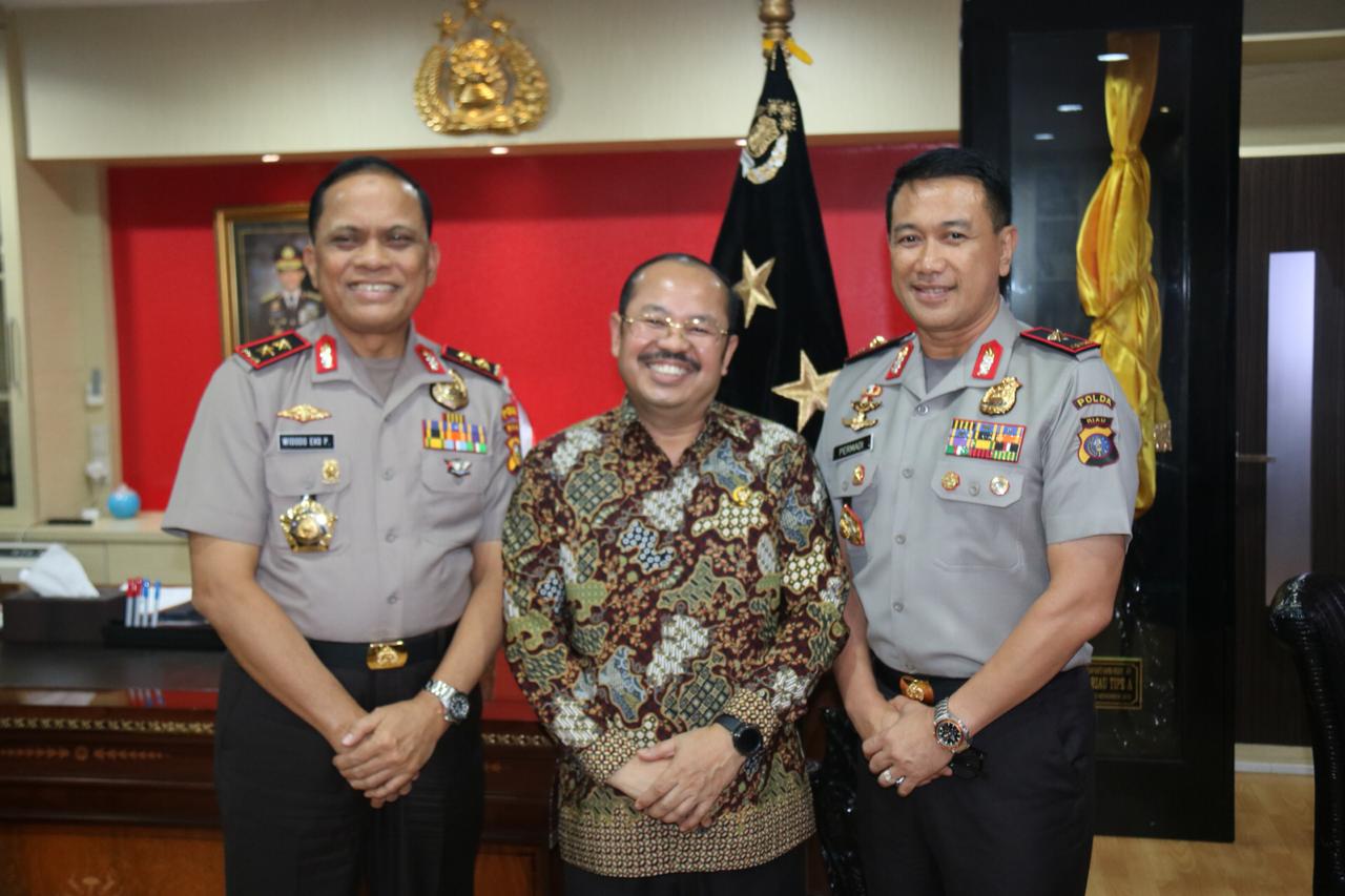 Ketua Ombudsmen RI Silaturahmi Dengan Kapolda Riau