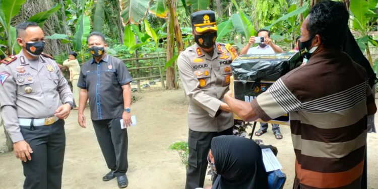 Kapolres Kampar Salurkan Zakat Profesi Personel dan Bansos untuk Warga Kurang Mampu