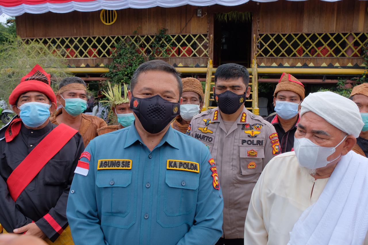 Vaksin Kemerdekaan Polda Riau Layani Masyarakat Pedalaman Yang Tak Miliki NIK.